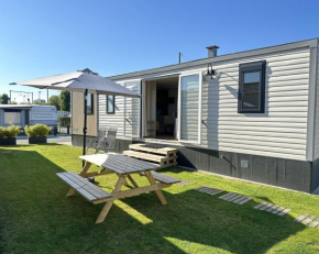 Luxury Seaside Cottage 28